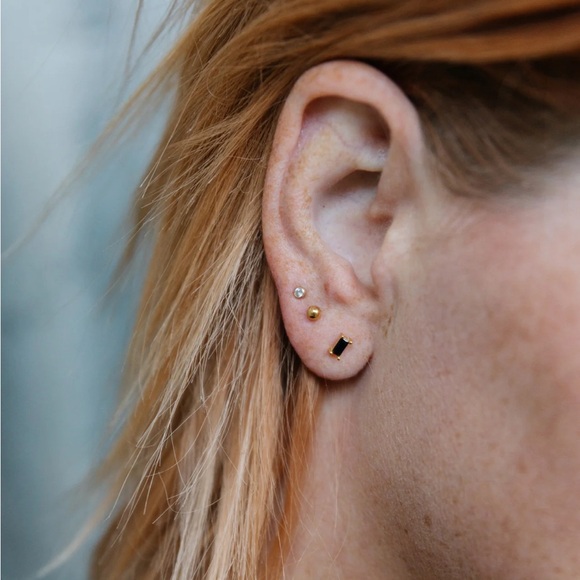 NEW IN BOX Hey June Screwback Earrings - Green CZ - Picture 3 of 5